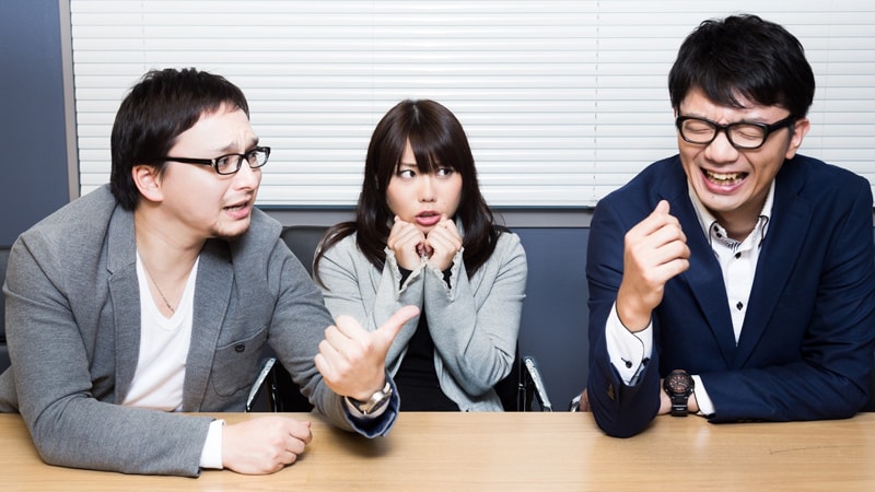選手と話すイメージ