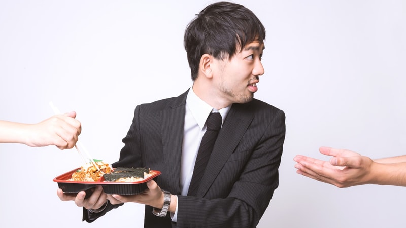 同じ釜の飯を食うイメージ